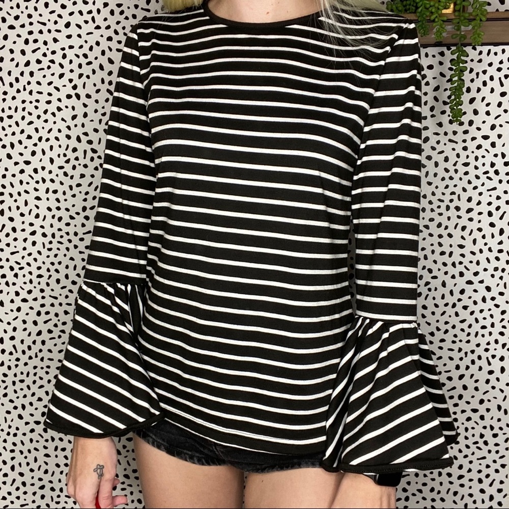 Regenbogen Bell Sleeve Crewneck Striped Top